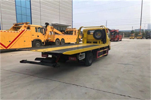 兴文非事故拖车